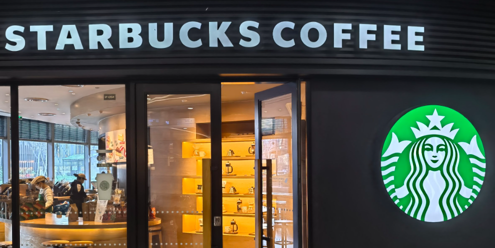 星巴克全球同店销售额连续六季下降，中国同店