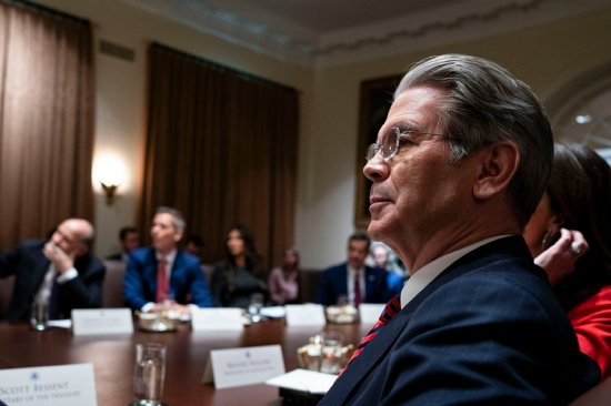 贝森特否认伊朗因美国放松制裁而获利140亿美元