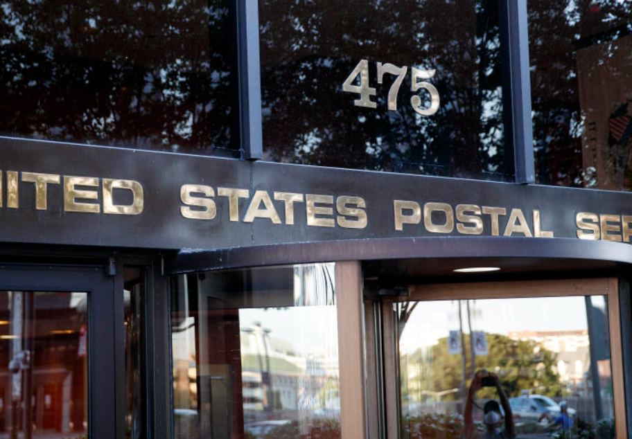 美国邮政总局称可能最早10月耗尽资金