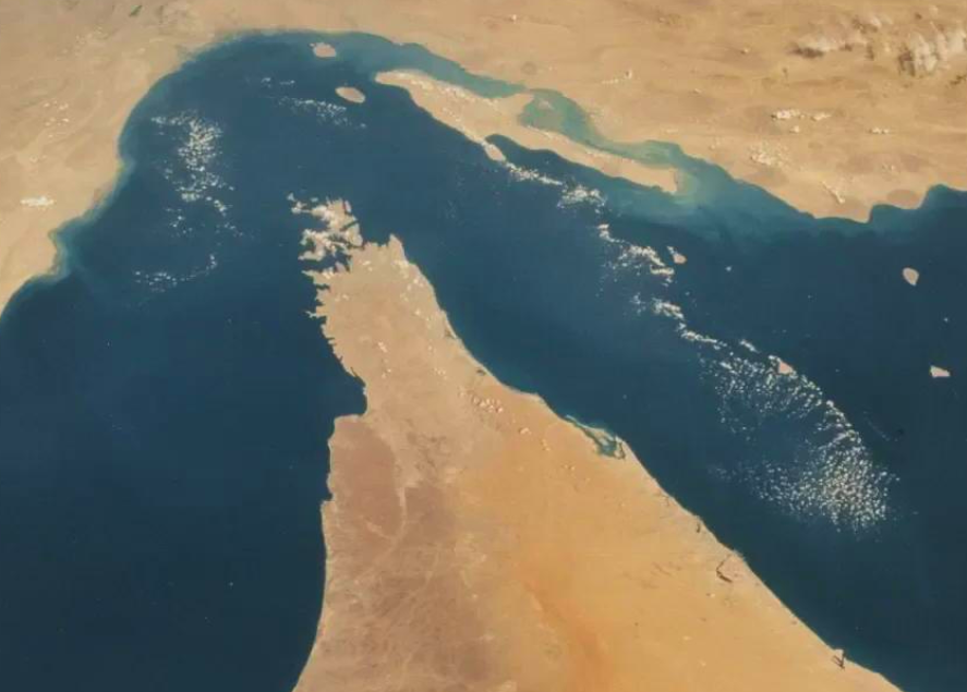 美国能源部长：霍尔木兹海峡航运有望在“未来